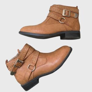 Tan Low Ankle Boots Vegan Faux Leather Women's 6.5 Studs Buckle Western Boho